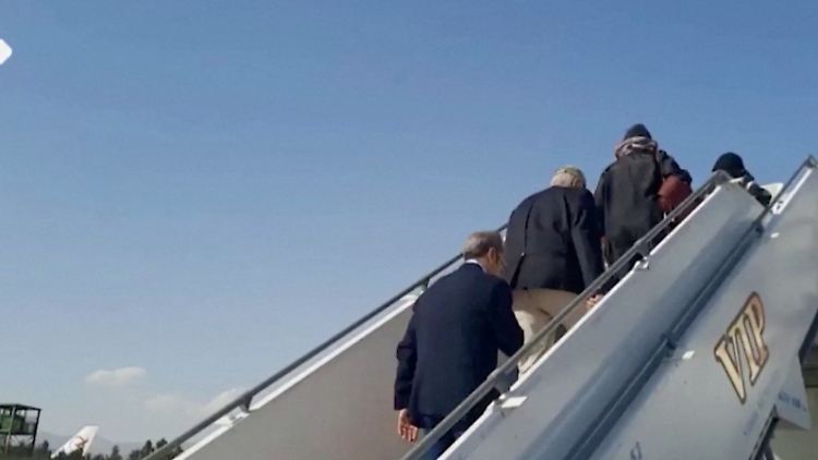 Die freigelassenen US-Staatsbürger sind zunächst nach Doha geflogen.