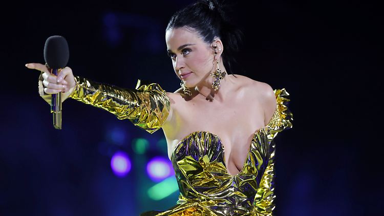 Bei der Abmachung gehe es um die zwischen den Jahren 2008 und 2020 erschienen Alben "One of the Boys", "Teenage Dream", "Prism", "Witness" und "Smile". 
