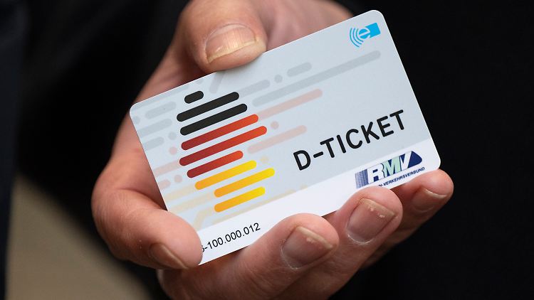Das Deutschlandticket kann monatlich gekündigt werden - was offenbar auch mehr Menschen machen als erwartet.