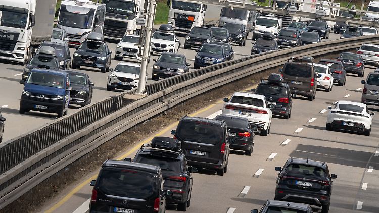Autobahn 99 am Autobahnkreuz München-Süd - eine der stauträchtigsten Strecken in Deutschland.