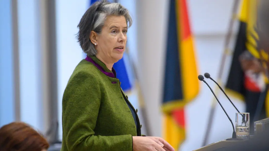 Sachsen-Anhalts-Innenministerin-Tamara-Zieschang-CDU-bei-einer-Landtagssitzung