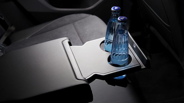 Zum praktischen Nutzen und zur Verbesserung der Reisetauglichkeit eines Autos gehören selbstverständlich auch Cupholder im Fond.