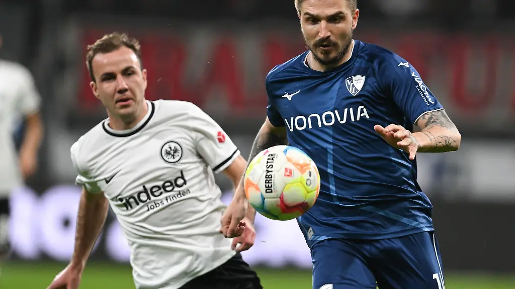 Konstantinos-Stafylidis-r-kaempft-um-den-Ball