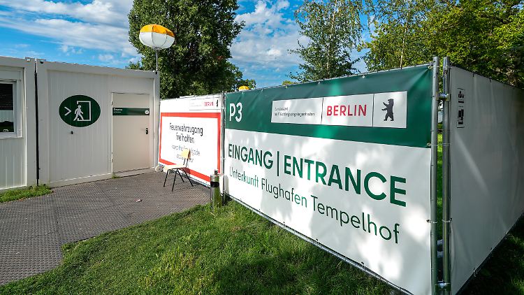 Die Massenunterkunft auf dem ehemaligen Flughafen Tempelhof wird weiter dringend gebraucht.
