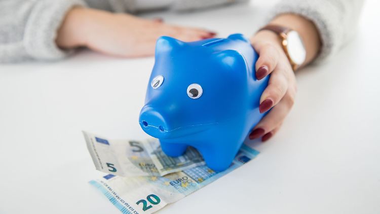 Durch Vermögenswirksame Leistungen können Arbeitgeber zur Altersvorsorge ihrer Mitarbeiter beitragen. Eine effektive Möglichkeit, ein zusätzliches finanzielles Polster aufzubauen.