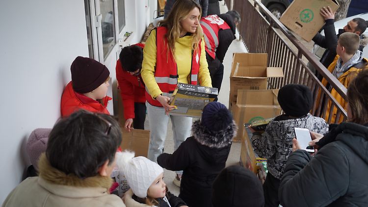 Natalias Tag muss mehr als 24 Stunden haben, sonst könnte sie ihr Programm kaum durchziehen.  