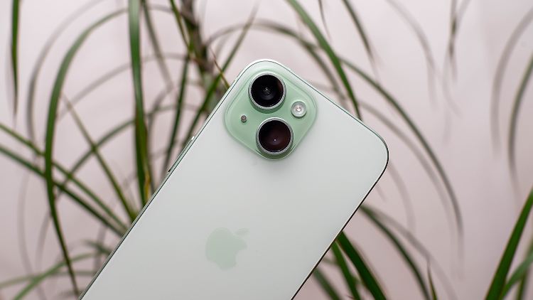 Das iPhone 15 im schicken Pastellgrün.