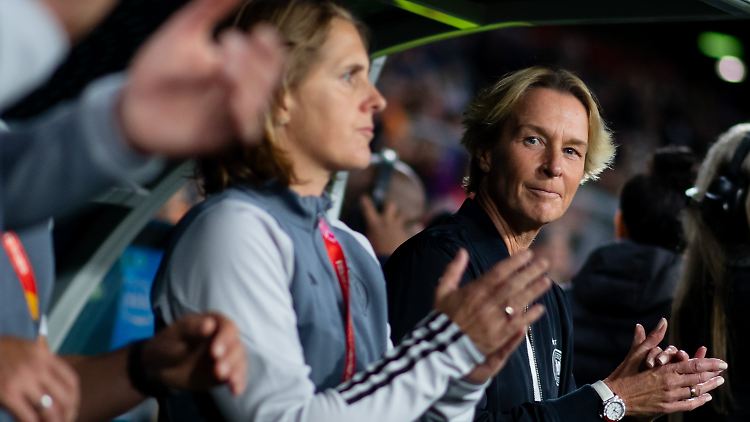 Voss-Tecklenburg kann den Bundestrainerinnen-Job derzeit nicht machen, Carlson will ihn nicht auf Dauer.
