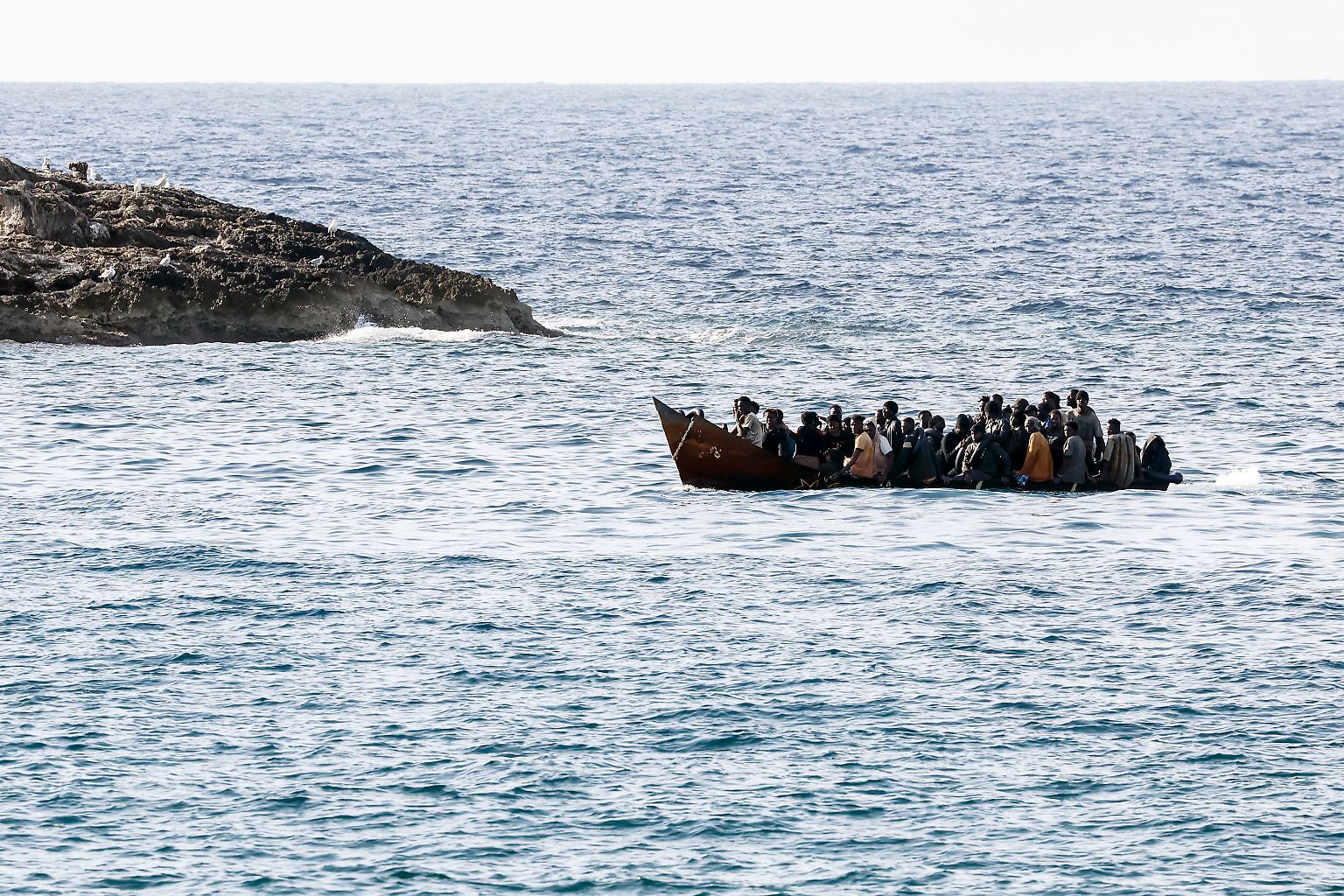 Die zahlreichen Flüchtlingsboote, die derzeit Lampedusa erreichen, überfordern nicht nur die Behörden der italienischen Insel, sondern auch die Regierung in Rom.