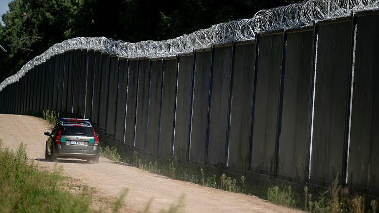 Die polnische Regierung steht für ein hartes Regime, etwa an der Grenze zu Belarus. Der Visa-Skandal sorgt mitten im Wahlkampf für Wirbel.