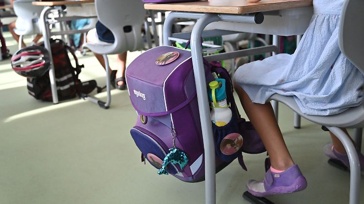 Die Lehramtsanwärterin unterrichtete an einer Grundschule.
