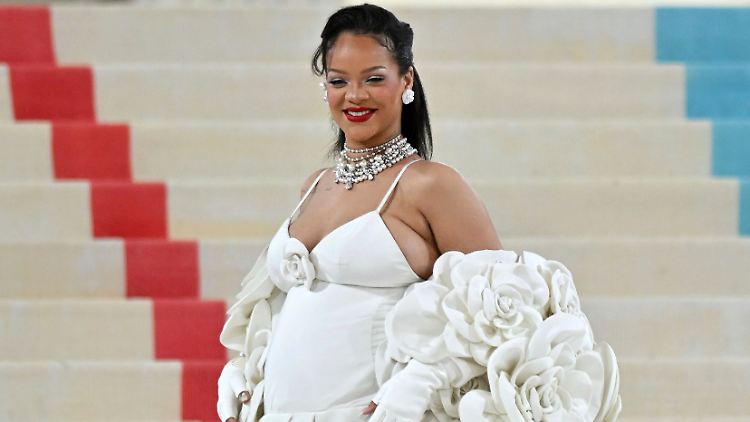 Auf der Met Gala im Mai präsentierte sie sich noch hochschwanger: Rihanna.