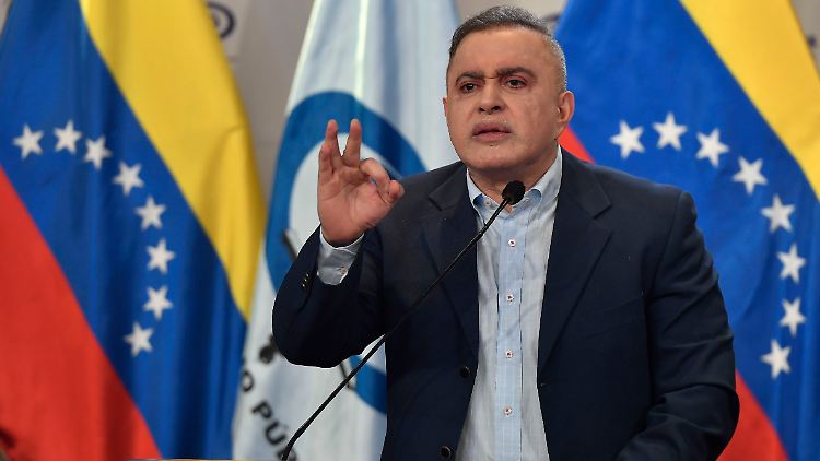 Der venezolanische Generalstaatsanwalt Tarek William Saab veröffentlichte ein Foto des Holzverschlags auf X. 
