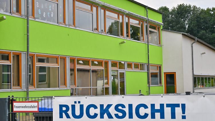 Zwei Lehrkräfte verließen nach massiven Anfeindungen gegen sie die Schule. 