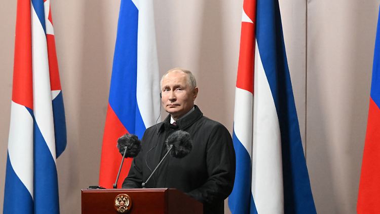 Russlands Präsident Putin im November 2022 bei einer Enthüllungszeremonie eines Denkmals für Kubas Ex-Staatschef Fidel Castro.