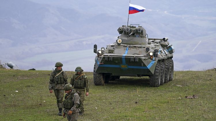 Russische Soldaten auf Patrouille in Berg-Karabach (Archivbild).