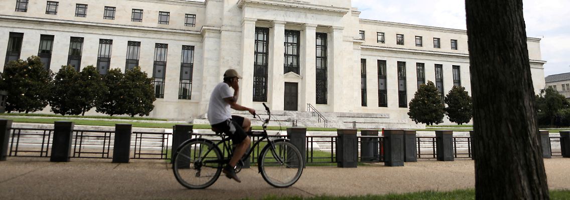 2023-09-19T100323Z_44712839_RC2LB3A8CE1N_RTRMADP_3_USA-FED-OUTLOOK.JPG