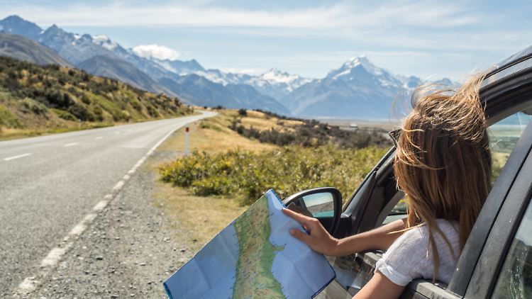 Ein Mietwagen im Urlaub bedeutet Freiheit. Aber auch die Absicherung ist wichtig. Kein Problem für Besitzer einer Premium-Kreditkarte.