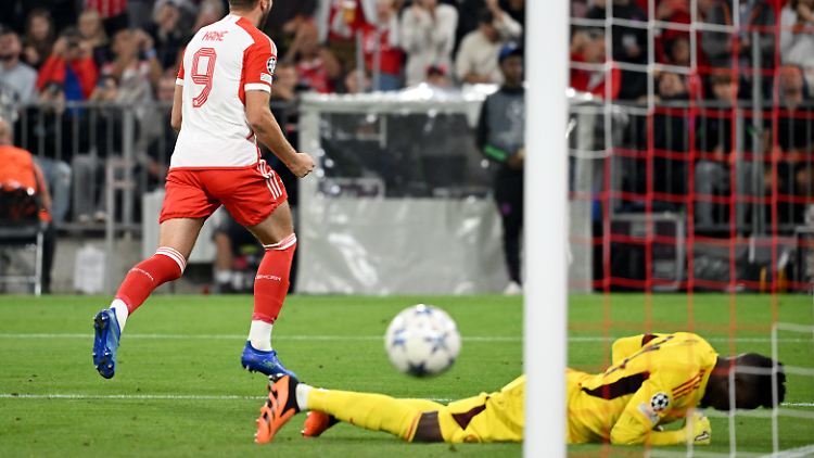 Harry Kane jubelt, André Onana ist frustriert.