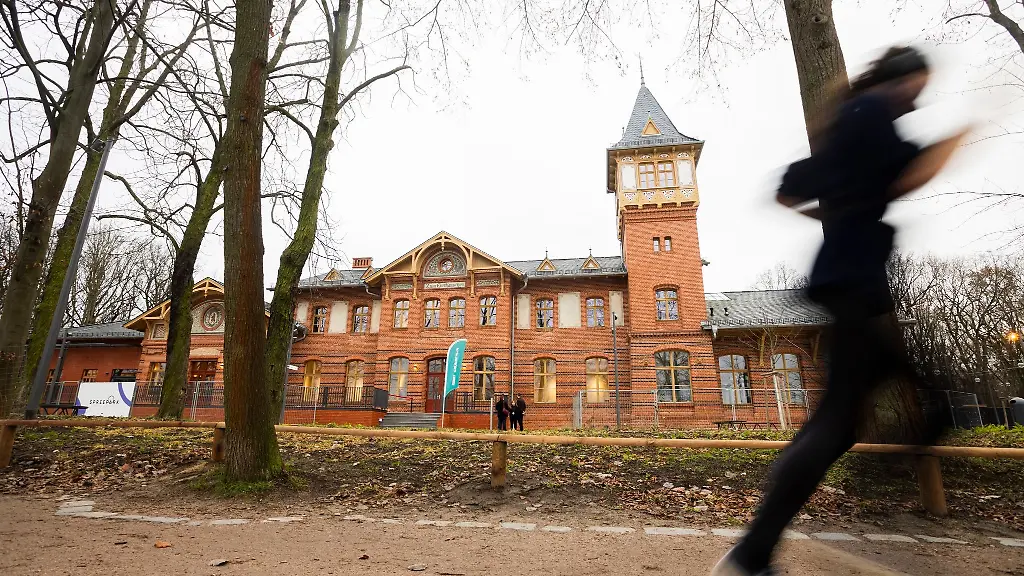 Das-Eierhaeuschen-im-Spreepark-ist-bei-einem-Vor-Eroeffnungsrundgang-fuer-Medienvertreter-zu-sehen