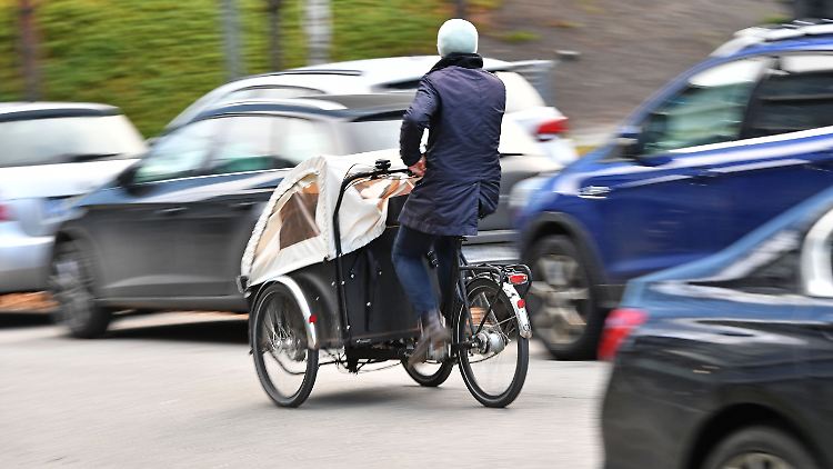 Lastenräder können durchaus Autos ersetzen - und die Verkaufszahlen wachsen, ebenso wie Angebotsvielfalt. Aber sie sind nicht bei allen beliebt.