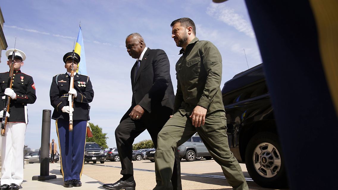 Selenskyj ist inzwischen am Pentagon eingetroffen (hier mit US-Verteidigungsminister Lloyd Austin, links)