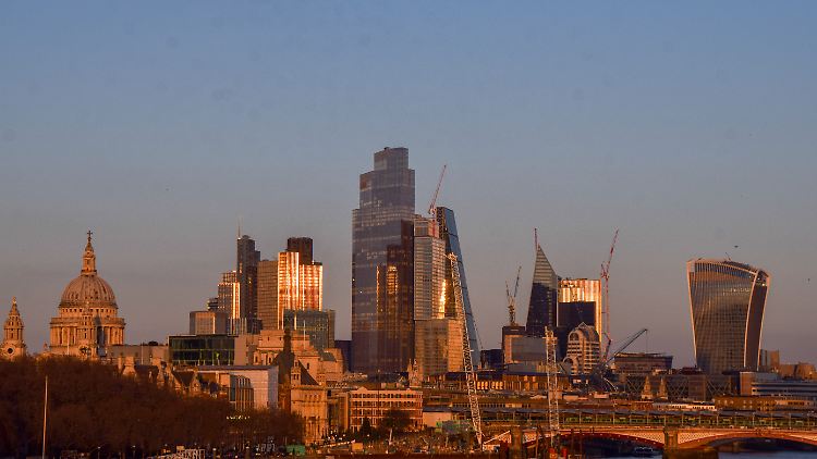 Britische Staatsanwälte klagen fünf Bulgaren wegen Spionage für Russland an.