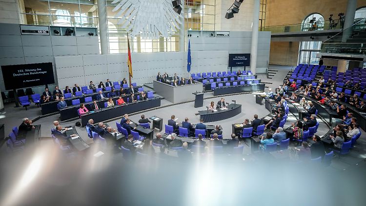 Der Bundestag verabschiedet das Energieeffizienzgesetz mit den Stimmen der Ampel-Koalition.