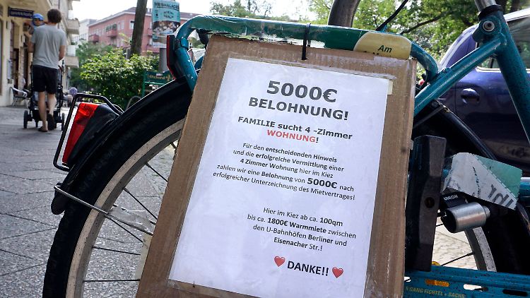 Nicht nur in Berlin sind Menschen auf der verzweifelten Suche nach Wohnraum.