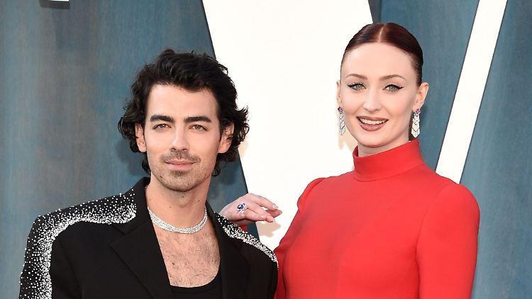Die britische Schauspielerin Sophie Turner und der US-Sänger Joe Jonas sind endlich geschiedene Leute.