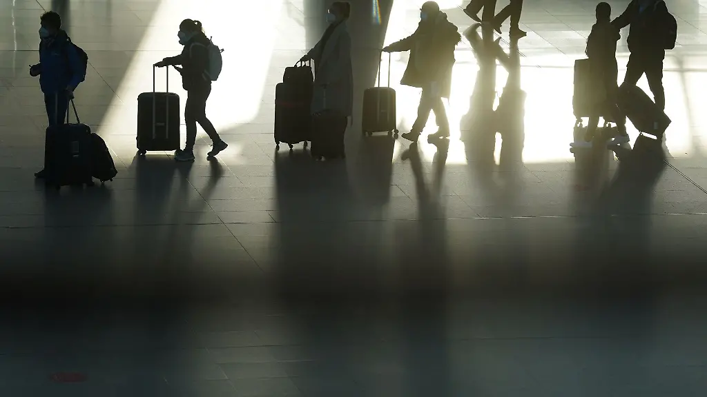 Bei-Flugstreichungen-durch-Streiks-oder-Verspaetungen-von-ueber-drei-Stunden-ist-die-Fluggesellschaft-verpflichtet-den-betroffenen-Passagieren-eine-alternative-Befoerderung-zum-Ziel-anzubieten