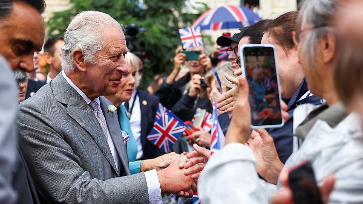 Ihre Fans nahmen Charles und Camilla in Bordeaux in Empfang.
