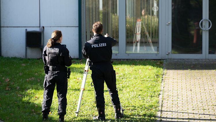 Im Inneren des Gebäudes brach ein Feuer aus, das durch die Feuerwehr gelöscht werden konnte - niemand wurde verletzt.