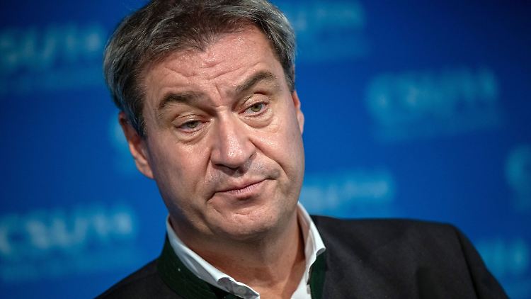 CSU-Parteivorsitzender Markus Söder nimmt nach der Vorstandssitzung an einer Pressekonferenz teil.