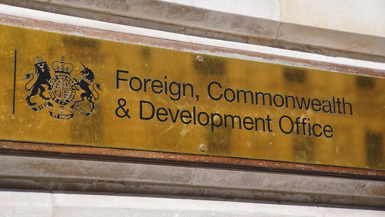 Das britische Außenministerium bestätigte, dass es diplomatische Treffen mit hochrangigen russischen Beamten gegeben habe.