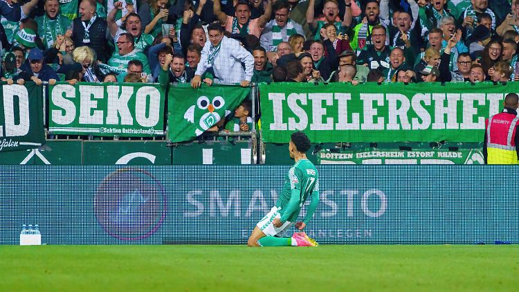 Justin Njinmah erzielte ein perfektes Tor für Werder Bremen. 
