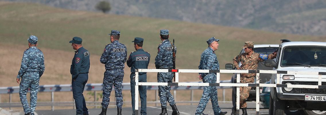 2023-09-22T123151Z_1609627231_RC2ND3AKAX48_RTRMADP_3_ARMENIA-AZERBAIJAN-BORDER.JPG