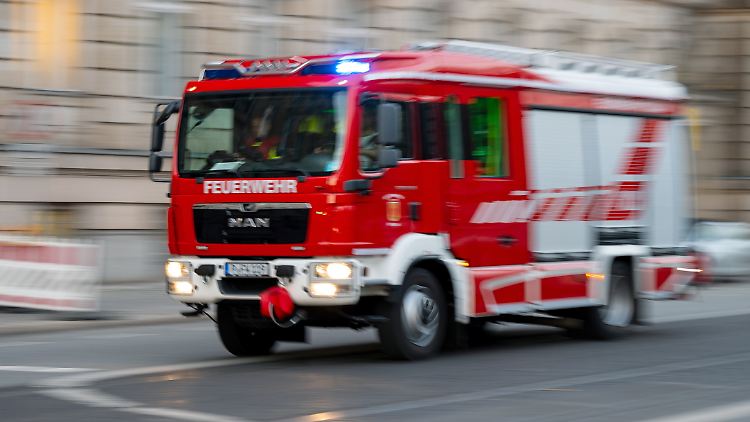 Die Rettungskräfte wurden um 2 Uhr morgens alarmiert. Bis etwa 5 Uhr konnten sie das Feuer löschen.
