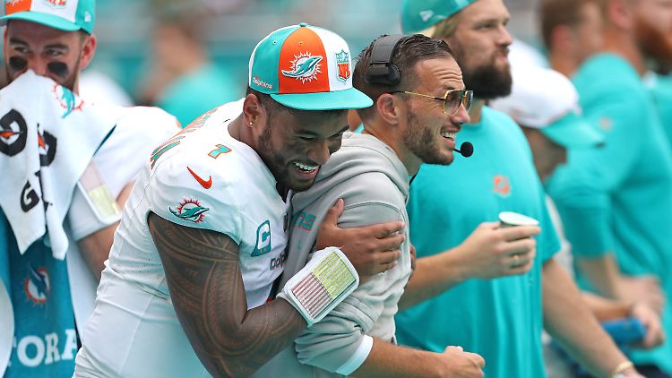Tua Tagovailoa und Mike McDaniel hatte gegen die Denver Broncos eine Menge Spaß.