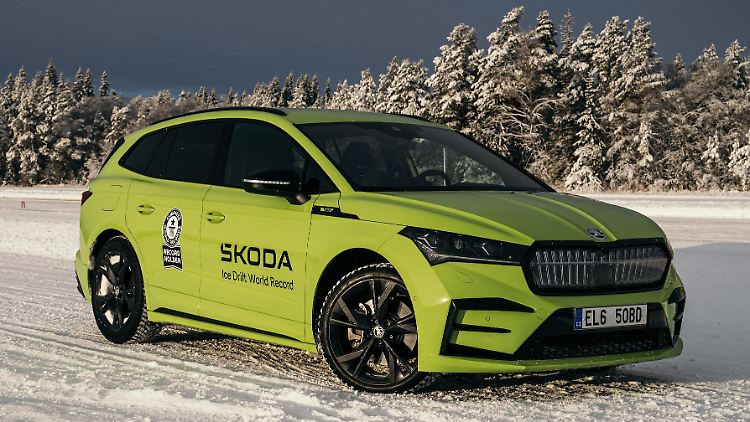 Ein Skoda Enyaq RS iV hat Anfang 2023 einen neuen Drift-Rekord aufgestellt.