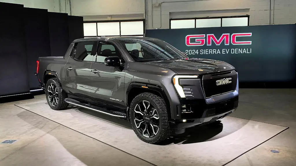 2024-01-03T151726Z-1234844734-RC2D0X96HYNX-RTRMADP-3-USA-AUTOS-EVS