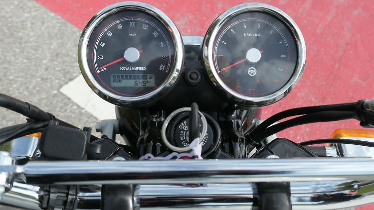 Die Tachoanzeige endet bei 200 km/h, praktisch sind allerdings nicht mehr als 170 km/h drin.
