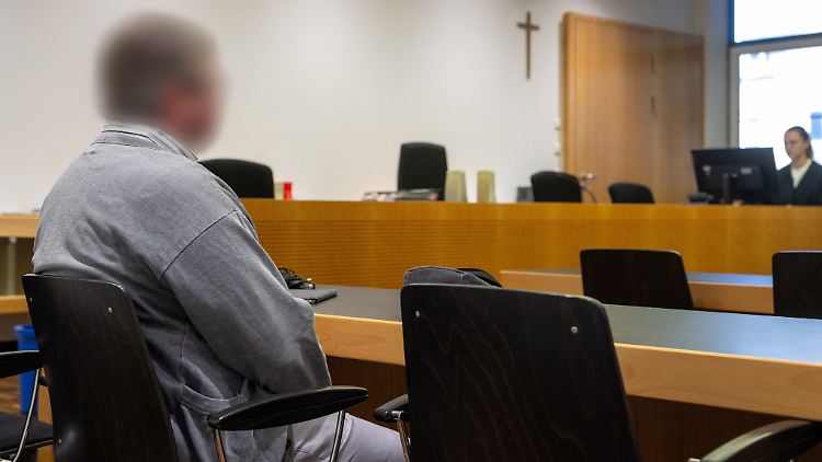 Drei Gutachter schätzten die Verantwortung des Kontrolleurs vor dem Amtsgericht in Augsburg unterschiedlich ein. 