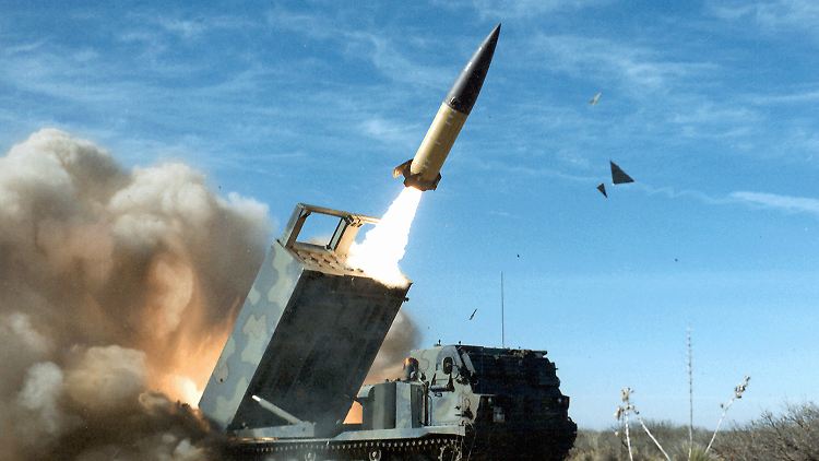 Die Boden-Boden-Raketen ATACMS aus den USA könnten empfindliche Logistik- und Knotenpunkte der Russen treffen.