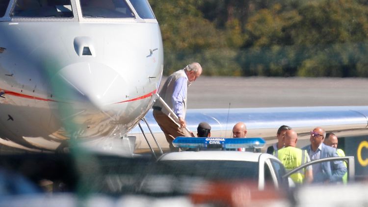 Ein seltener Gast in Spanien: Juan Carlos I. bei seiner Ankunft auf dem internationalen Flughafen Vigo-Peinador.