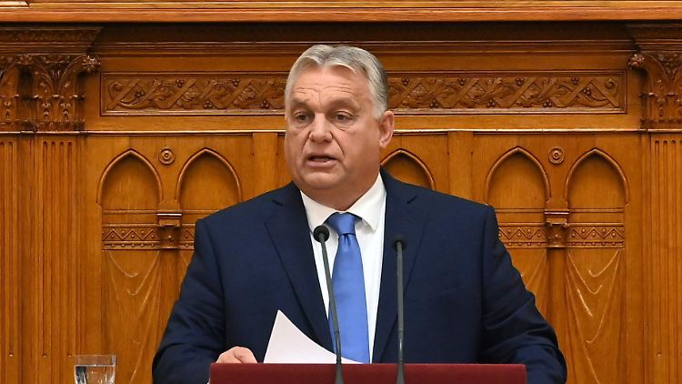 Orban zahlt Schweden die Kritik an Ungarns Rechtsstaatlichkeit heim. 