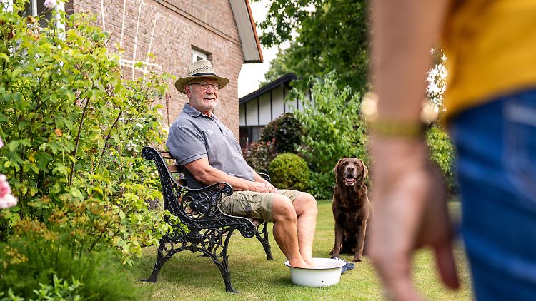 Ein Haus mit Garten auf dem Land: Das ist für Rentner nur problemlos zu haben, wenn sie über das nötige Geld schon verfügen. 