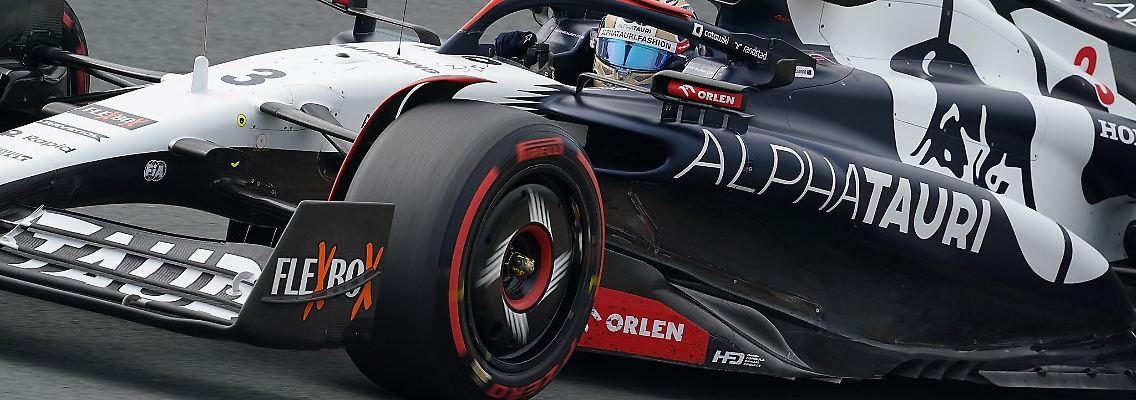 Daniel Ricciardo aus Australien vom Team Alpha Tauri ist auf der Strecke unterwegs.