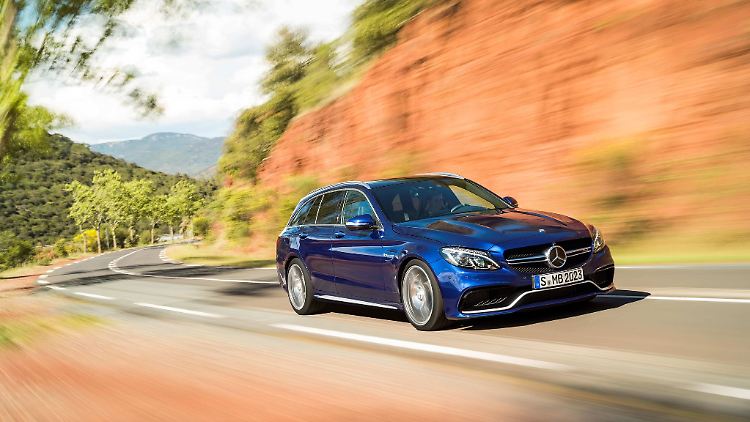 Die Mercedes C-Klasse gibt es wie dieses T-Modell auch in besonders sportlichen AMG-Versionen.