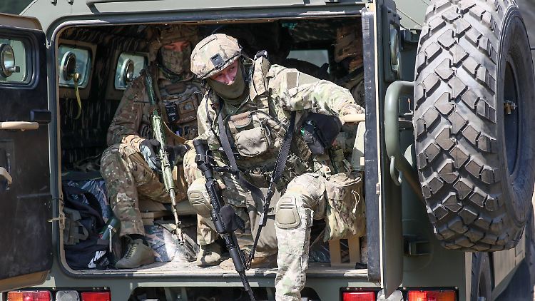 Russische Soldaten während einer Übung auf der besetzten Halbinsel Krim. 